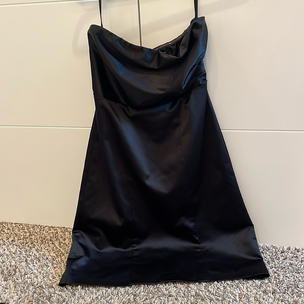 Limited strapless, black short dress